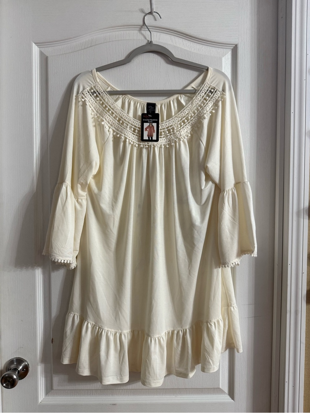Win Win Women’s Cream Bell Sleeve Boho Tunic NWT L/XL. JN-10